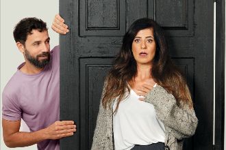 מעבר לדלת - תיאטרון הבימה