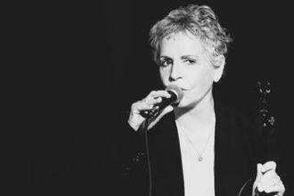 לאורה ריבלין - בעיר זרה