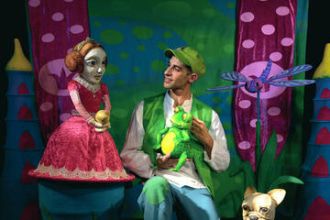 שחקן ההצגה נסיך צפרדע - תיאטרון הקיבוץ