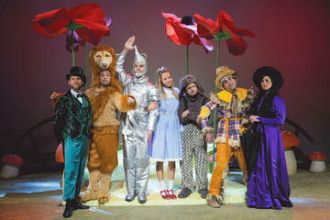 שחקני ההצגה הקוסם מארץ עוץ