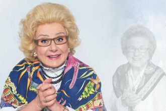 חנה לסלאו היא ד"ר רות