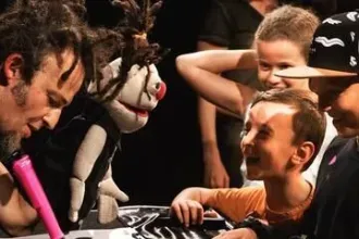 אחים סמארטפון - תיאטרון דוואי
