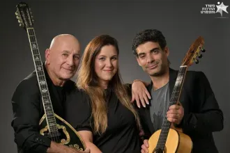 הג'יפסי GREEK בחגיגה יוונית צוענית