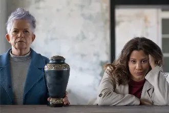 קיר זכוכית - פוסטר ההצגה - תיאטרון בית ליסין